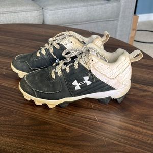 Under Armour boys cleats- size 13